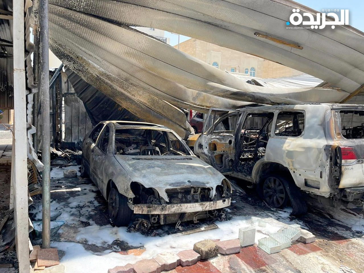 حريق يلتهم 4 مركبات ودراجة نارية في مبارك الكبير