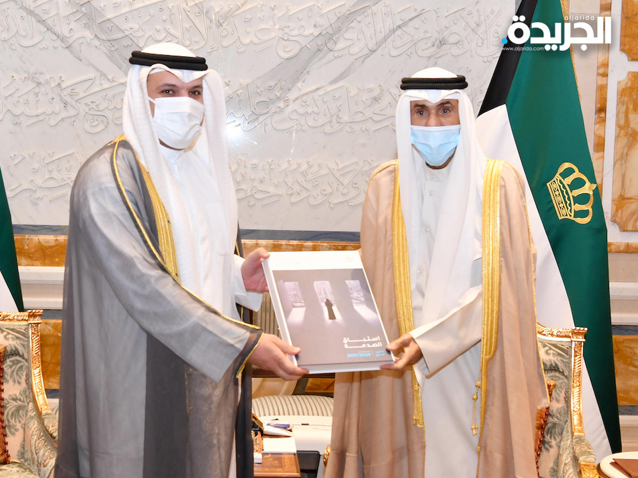 الهاشل يسلم سمو الأمير نسخة من التقرير السنوي