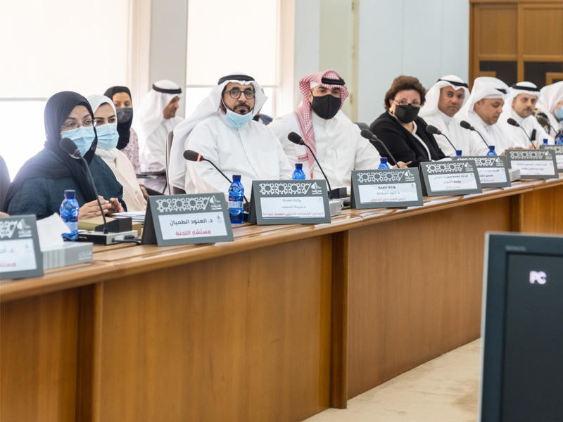 جانب من اجتماع اللجنة التعليمية أمس