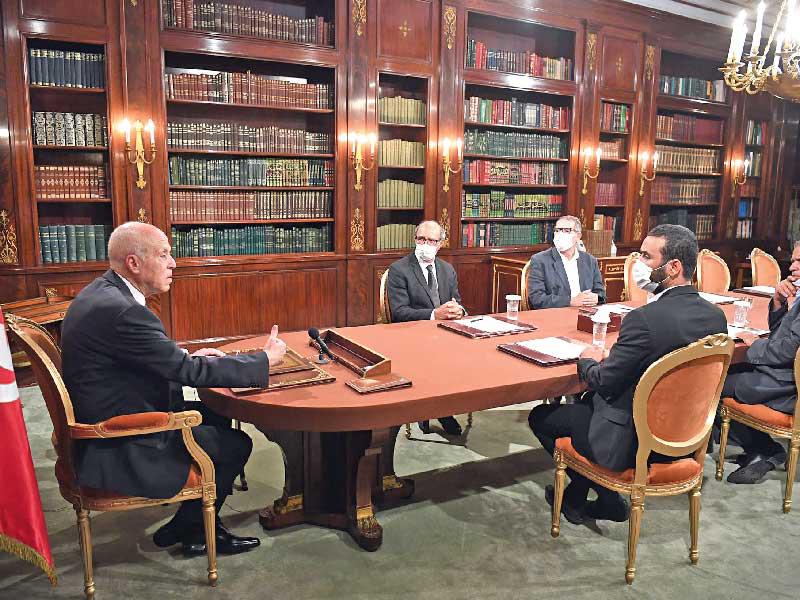 سعيّد مجتمعاً برؤساء رابطة حقوق الإنسان ونقابة الصحافيين ومنتدى الحقوق الاقتصادية والاجتماعية بقصر قرطاج أمس الأول (الرئاسة التونسية)n