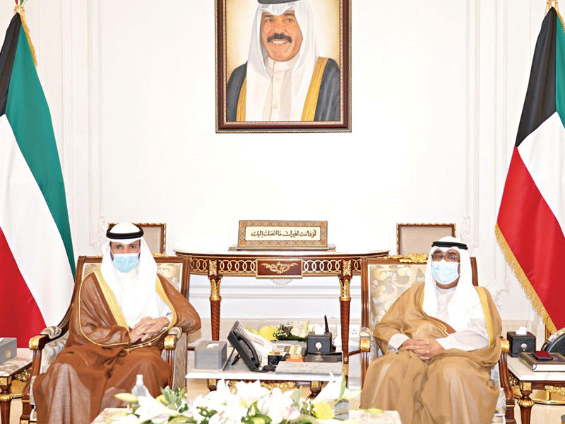  سمو ولي العهد الشيخ مشعل الأحمد  مستقبلا رئيس مجلس الأمة مرزوق الغانم أمس