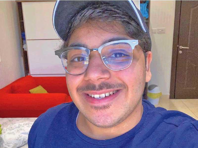 الكاتب الشاب حسن العوض