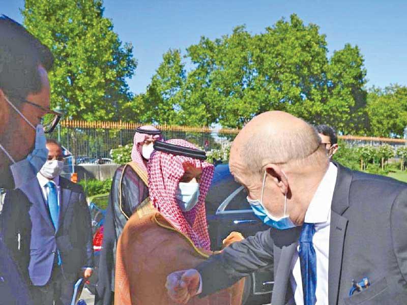 وزيرا الخارجية السعودي فيصل بن فرحان والفرنسي جان إيف لودريان