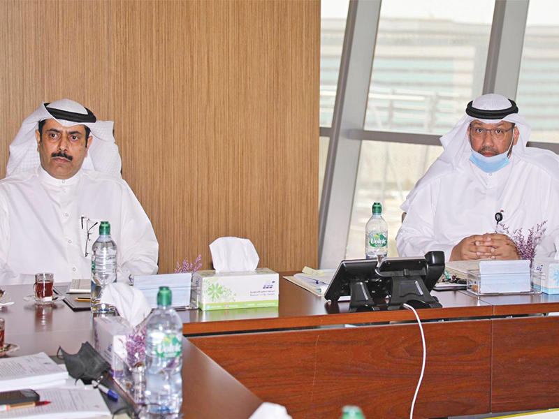 وكيل وزارة التربية د. علي اليعقوب و نائب المدير العام للقوى العاملة سلطان الشعلاني خلال الاجتماع