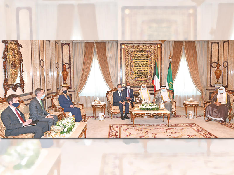 الأمير وولي العهد لدى استقبالهما وزير الخارجية الأميركي