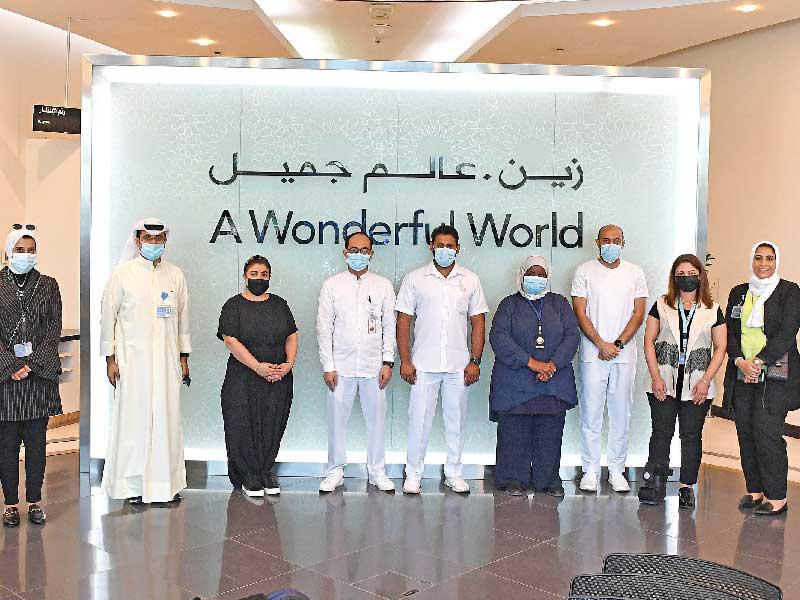 مسؤولو «زين» و«الصحة» خلال الحملة