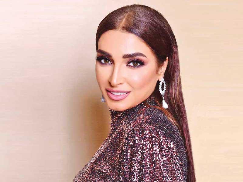 الفنانة روجينا