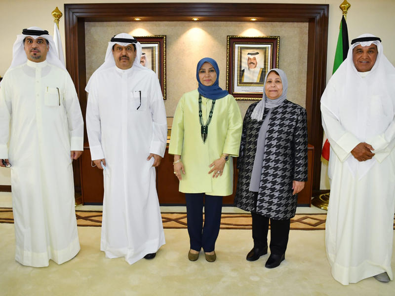 محافظ حولي علي الأصفر مستقبلاً وفد جمعية أولياء أمور المعاقين ونادي الطموح