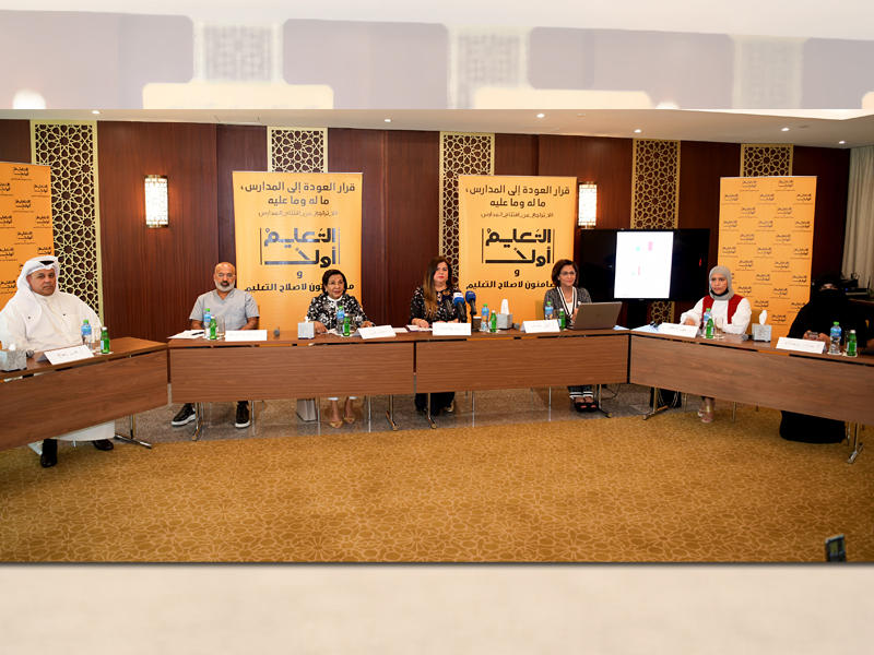 المتحدثون في الحلقة النقاشية أمس (تصوير ميلاد غالي)n