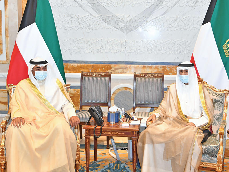 سمو أمير البلاد الشيخ نواف الأحمد مستقبلا  سمو الشيخ صباح الخالد أمس