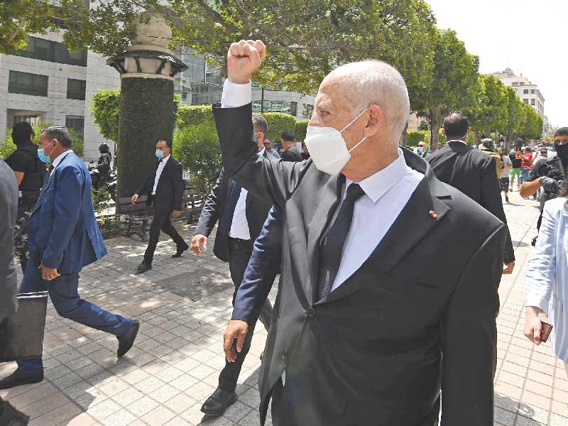 سعيّد يحيي أنصاره في شارع الحبيب بورقيبة أمسt (الرئاسة)