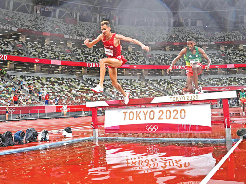  العدّاء سفيان البقالي خلال السباق