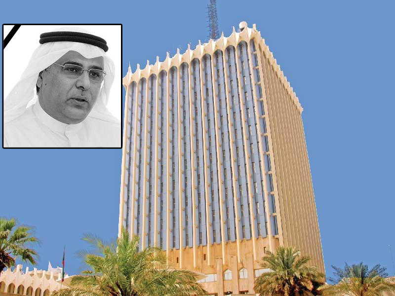 وزارة الإعلام وفي الإطار يظهر وكيل وزارة الإعلام الأسبق مبارك سلطان العدواني 