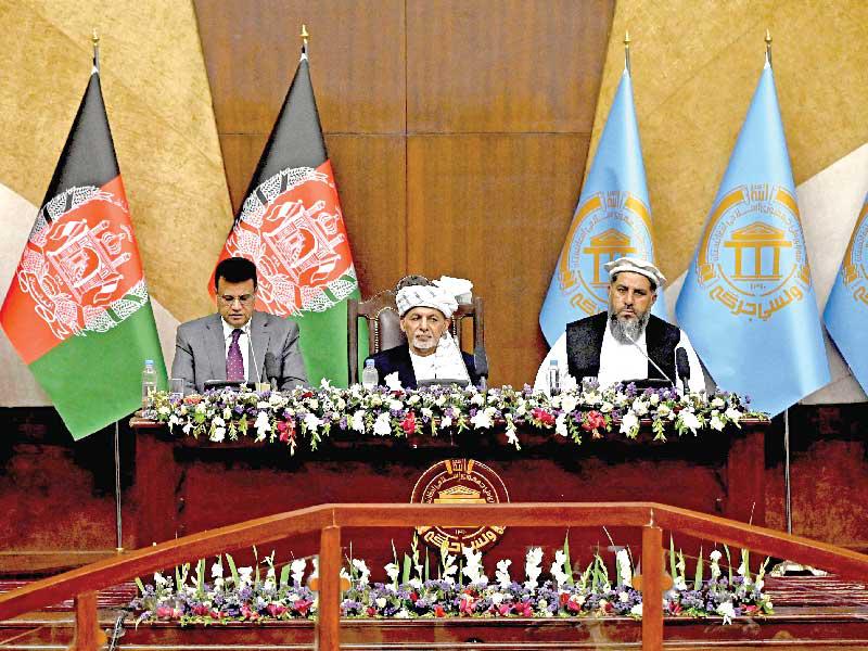 الرئيس أشرف غني متحدثاً في البرلمان بكابول امس (رويترز)