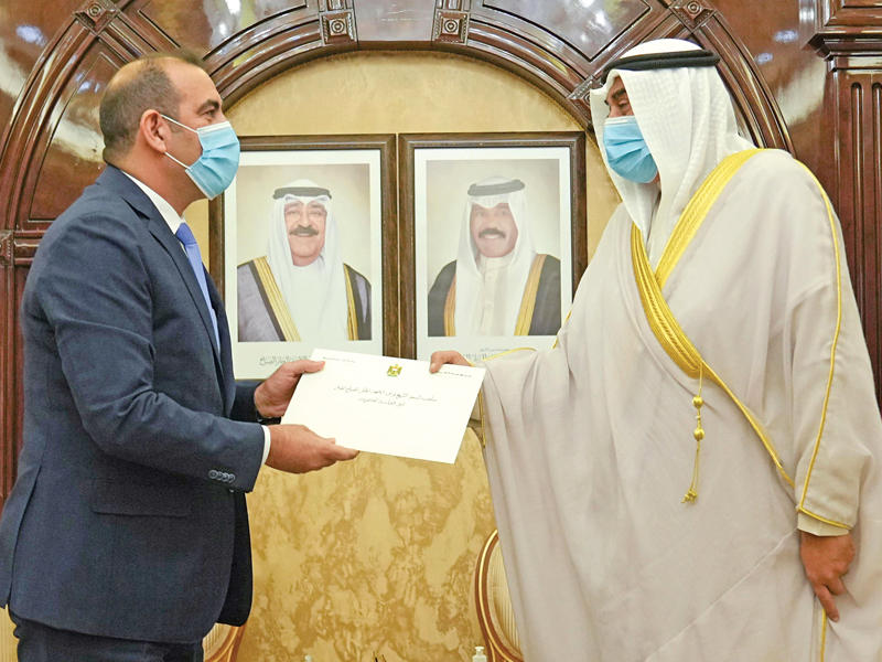  رئيس مجلس الوزراء، سمو الشيخ صباح الخالد خلال تسلمه رسالة للامير من رئيس مجلس الوزراء بجمهورية العراق مصطفى الكاظمي