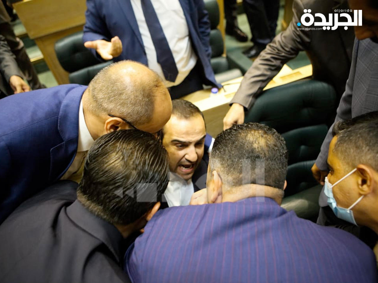 النائب عماد العدوان جالساً على مقعد رئيس الوزراء «الغد الأردنية»