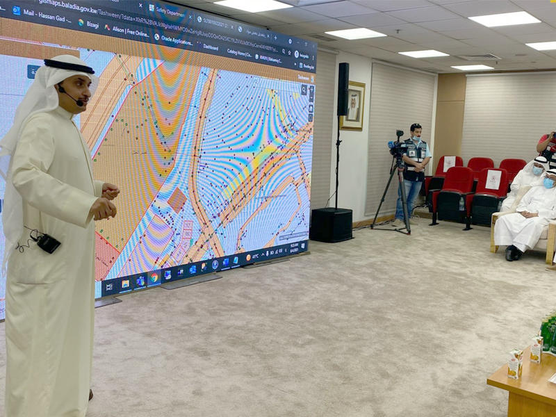 أحمد المنفوحي خلال تدشين برنامج إصدار رخص التشوين إلكترونياً أمس 