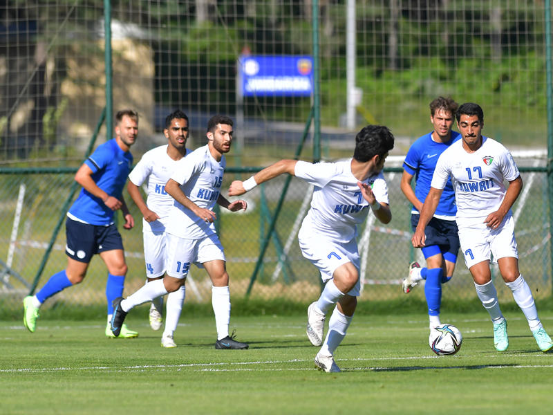 جانب من لقاء ودي سابق للازرق