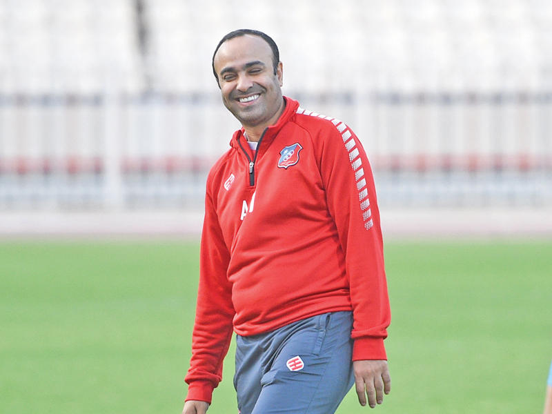 مدير جهاز الكرة عادل عقلة