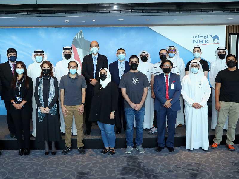 المشاركون في سباق «هاكاثون»