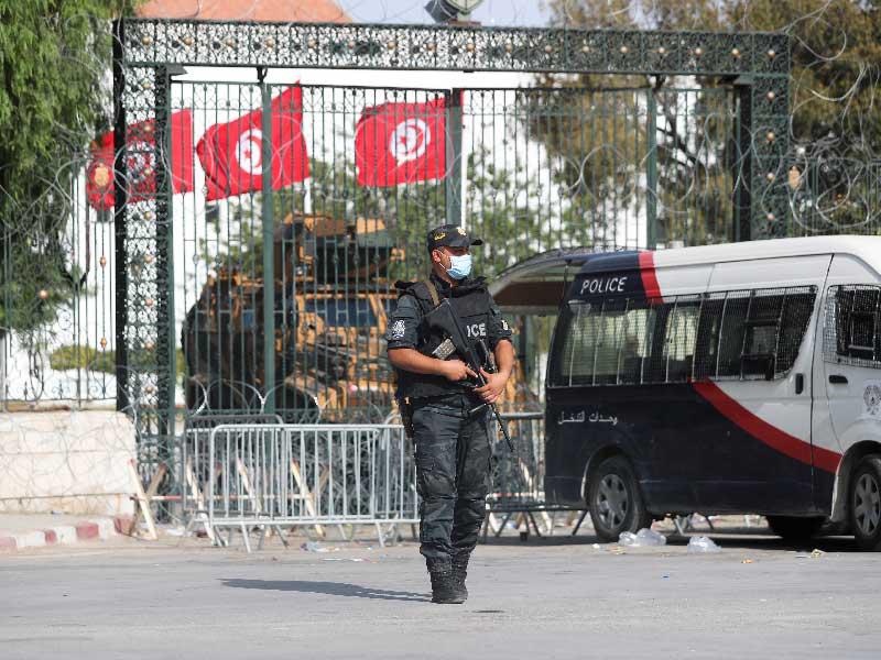 سعيّد استمال الجيش وأقال 30 مسؤولاً في 10 أيام