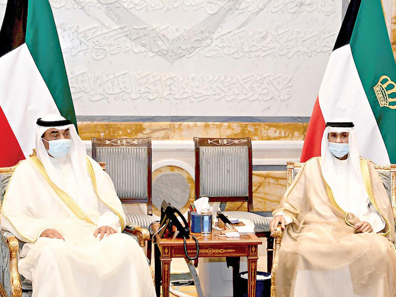  سمو أمير البلاد الشيخ نواف الأحمد مستقبلا رئيس مجلس الوزراء سمو الشيخ صباح الخالد أمس