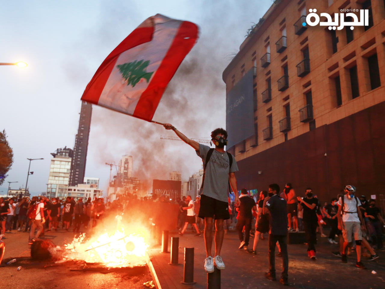 جانب من المظاهرات التي شلت شوارع بيروت يوم أمس