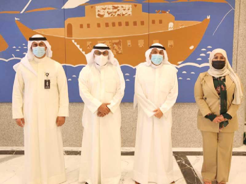 وزير النفط وزير التعليم العالي د. محمد الفارس يتوسط بن سبت وقيادات وزارة النفط