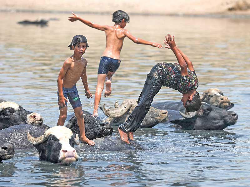 العراق: تفجير 3 أبراج لنقل الكهرباء