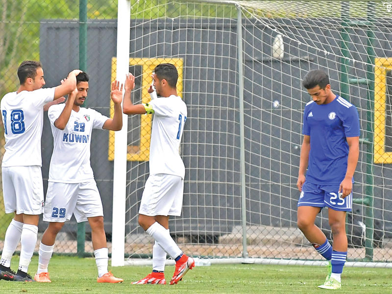 جانب من مباراة الأزرق الأولمبي مع الخور القطري