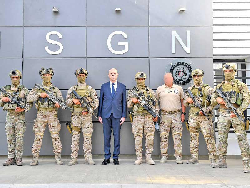  سعيّد يتوسط القوات الخاصة في ولاية نابل (أ ف ب)