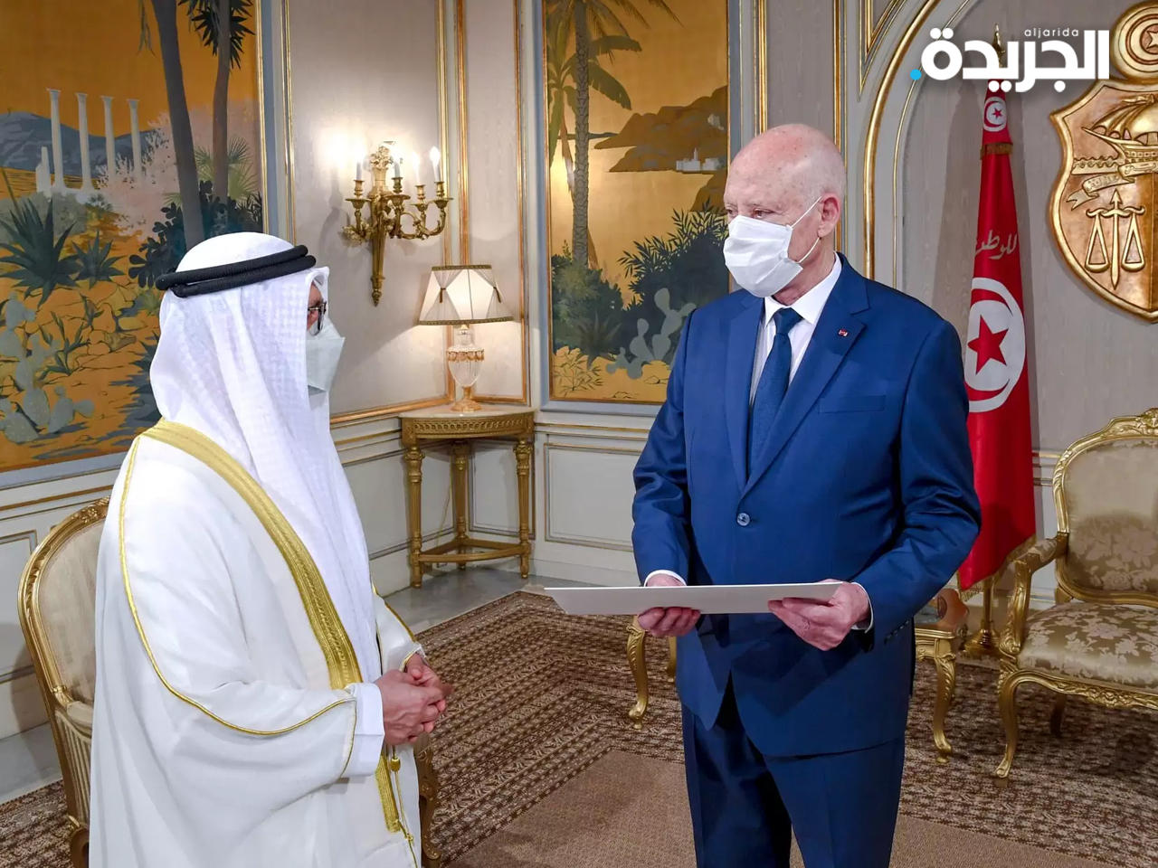 الرئيس التونسي مستقبلاً مستشار رئيس دولة الإمارات
