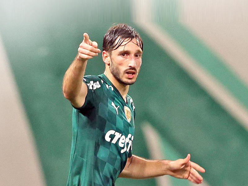  الظهير الأيسر الدولي الأوروغوياني ماتياس فينا