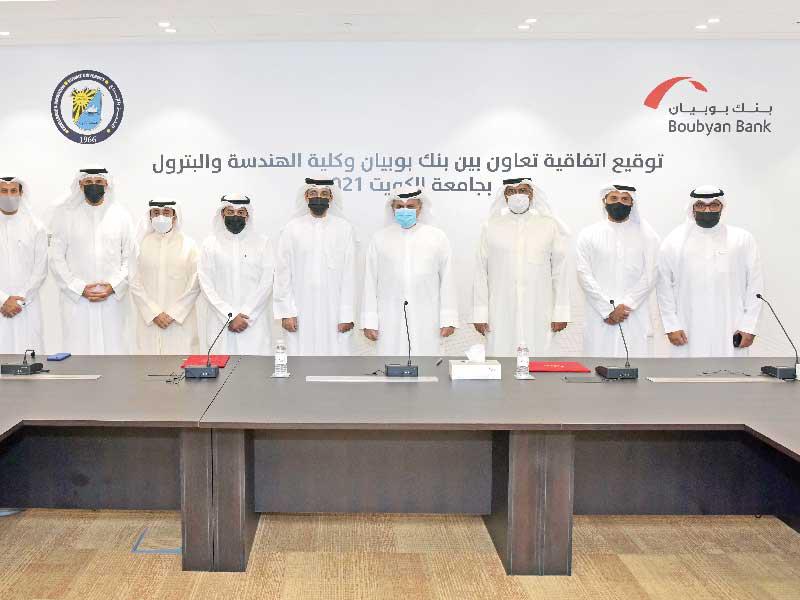 الماجد والعمير في صورة جماعية