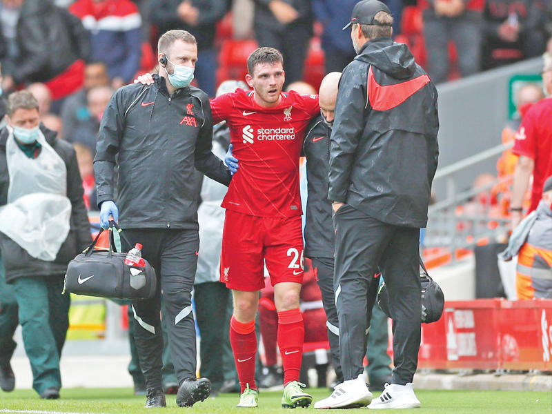 آندي روبرتسون يخرج مصاباً في لقاء ليفربول وأتلتيك بلباو 