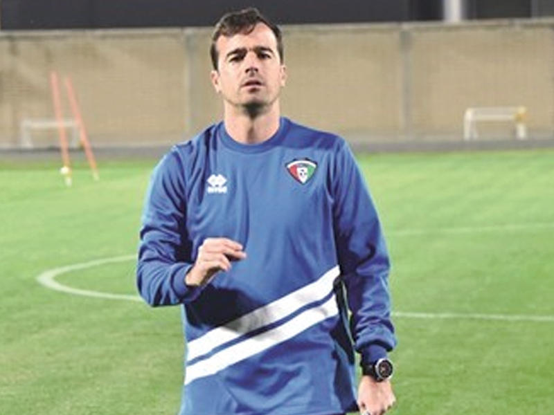  مدرب منتخبنا الإسباني كارلوس مارتينيز