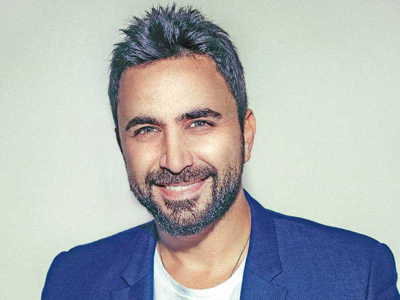 الفنان اللبناني نادر الأتات