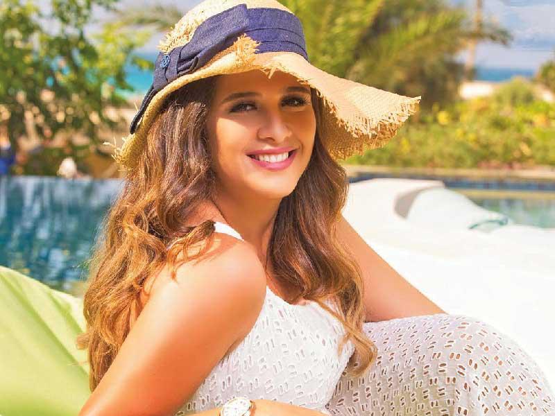 الفنانة ياسمين عبدالعزيز