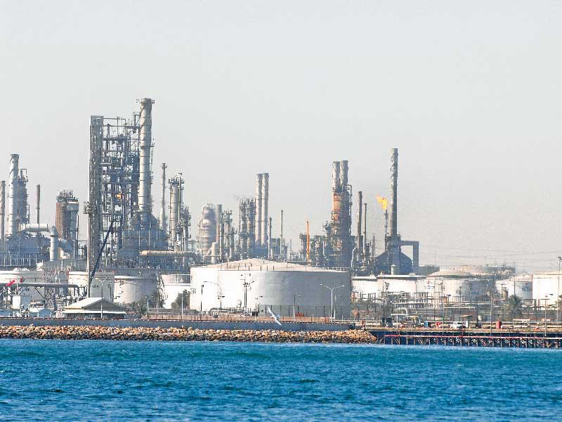 الكويت ترفع السعر الرسمي لبيع النفط إلى آسيا في سبتمبر