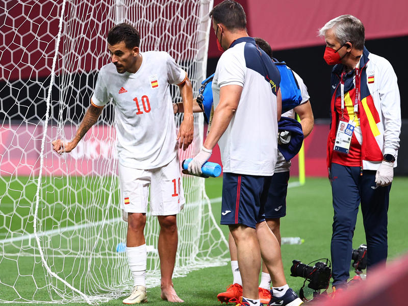  داني سيبايوس خلال تعرضه للإصابة 