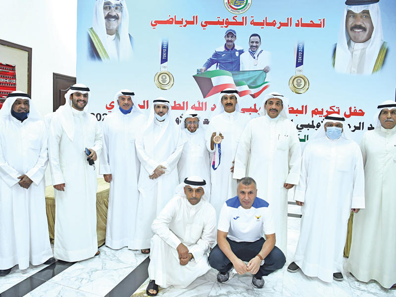 جانب من تكريم الطرقي والوفد المشارك