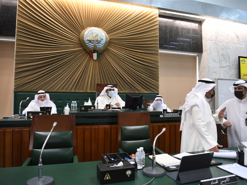 جانب من جلسة «البلدي» أمس