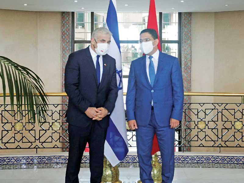 بوريطة مستقبلاً لابيد في الرباط أمس (رويترز)n