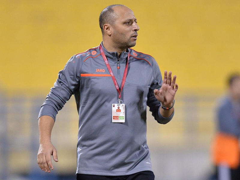  مدرب فريق السالمية لكرة القدم التونسي حاتم المؤدب