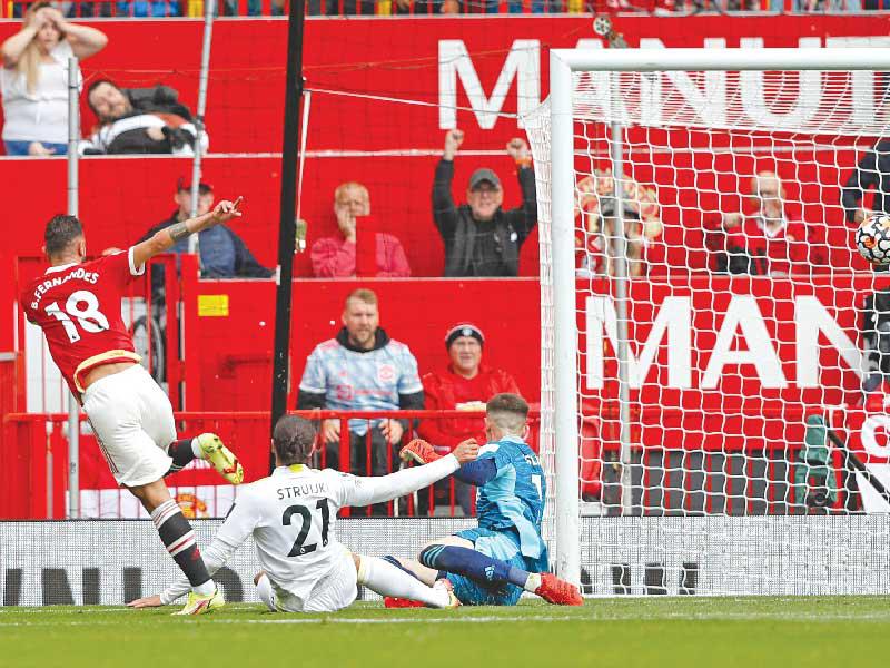 البرتغالي برونو فرنانديز يسجل الهدف الأولn