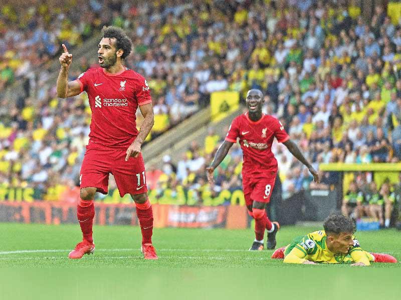 صلاح يحتفل بتسجيل الهدف الثالث 