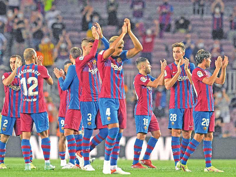 فرحة لاعبي البرشا بعد الفوز 