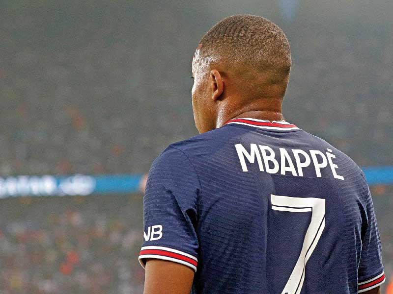 كيليان مبابي مهاجم فريق باريس سان جرمان الفرنسي