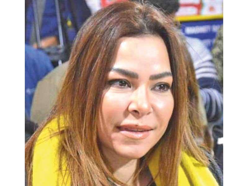 اللفنانة ألفت عمر