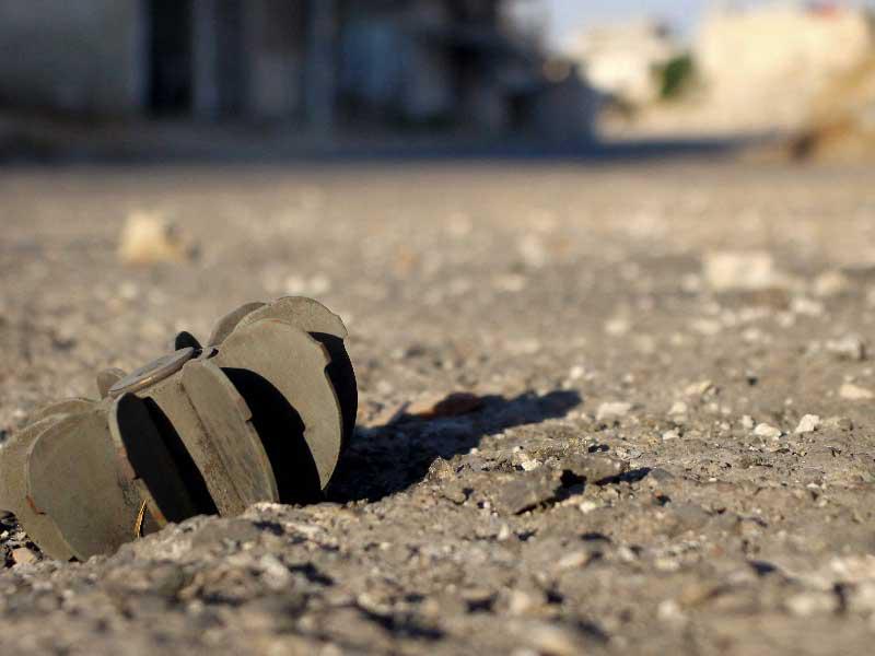 بقايا قذيفة هاون في منطقة درعا البلد السورية